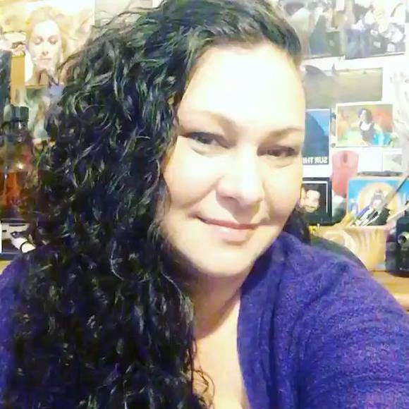 Profile Picture of Emma Pennsylvania (@emmmmmmmmily83) on Poshmark