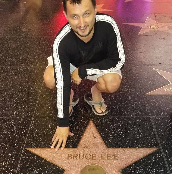 Profile Picture of Alexei Lungu (@alungu3208) on Poshmark