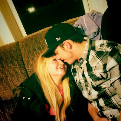 Profile Picture of Sam (@samarmfield) on Twitter