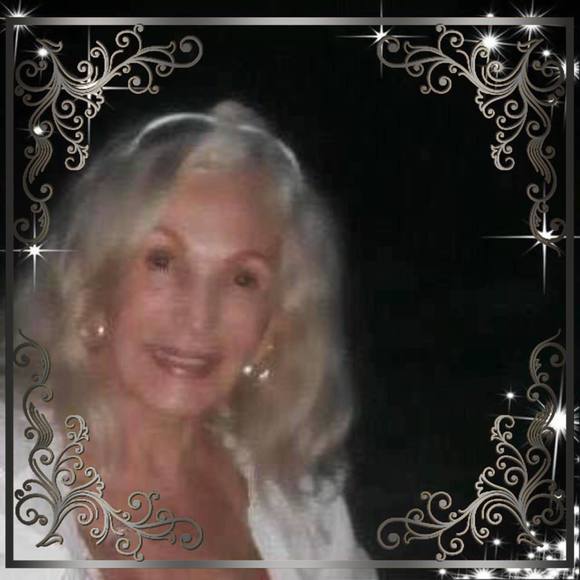 Profile Picture of Wende Thompson (@dobermom35) on Poshmark