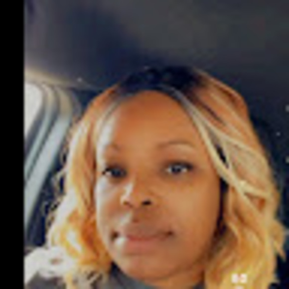 Profile Picture of Tonya Messer (@tonyamesser225) on Poshmark