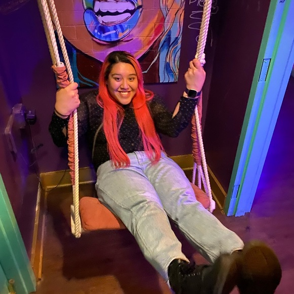 Profile Picture of Julissa Velasquez (@julissa_abigail) on Poshmark