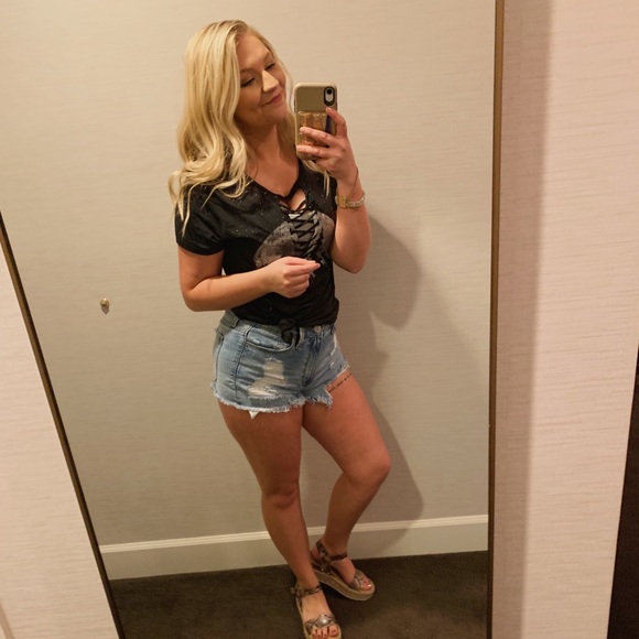 Profile Picture of Eryn Wachter (@erynlamay98) on Poshmark