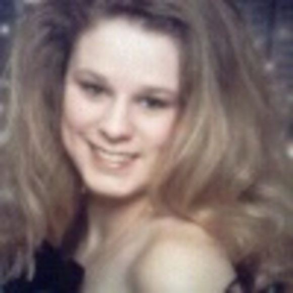 Profile Picture of Brandie Bruner (@bbruner81) on Poshmark