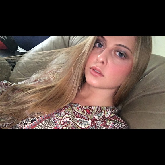 Profile Picture of Erika Mullins (@mullinse) on Poshmark
