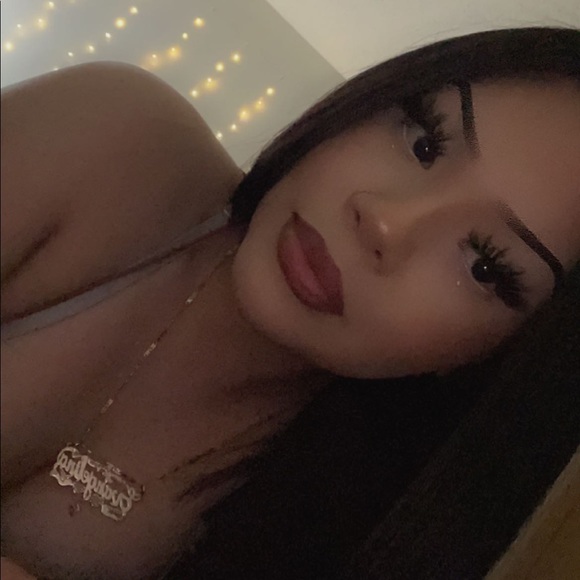 Profile Picture of Eva Rodriguez (@evarodriguez265) on Poshmark