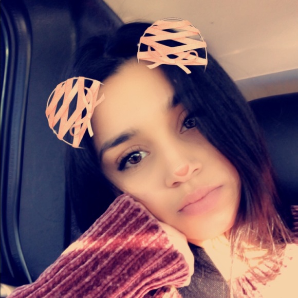 Profile Picture of Brenda Landeros (@bland02) on Poshmark