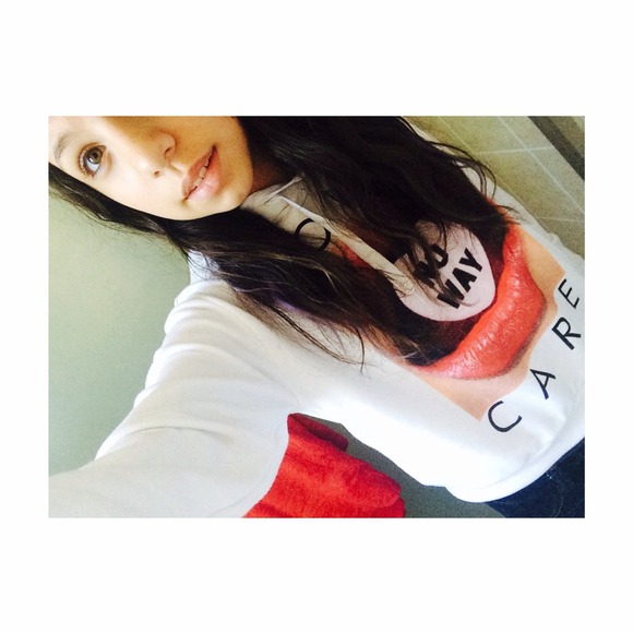 Profile Picture of Andrea Calabro (@andreacalabro) on Poshmark