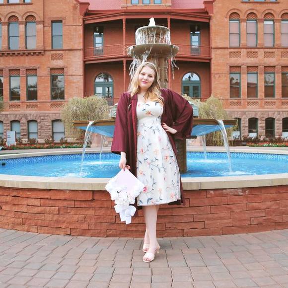 Profile Picture of Courtney Raybould (@craybould) on Poshmark