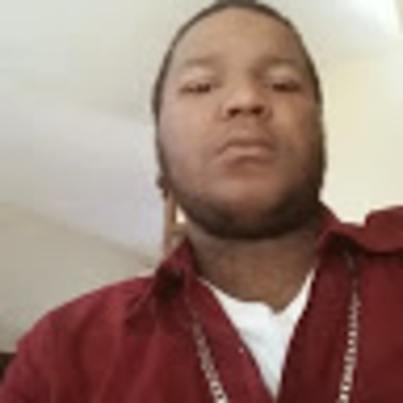 Profile Picture of Alex Mcclain (@amcclain809) on Poshmark