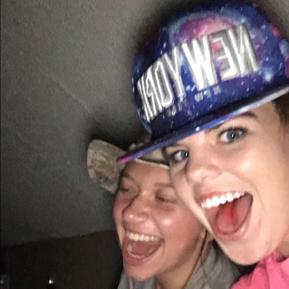 Profile Picture of Brooke Eidsness (@brookeeids98) on Poshmark