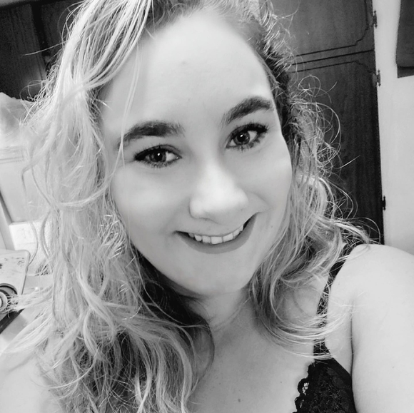 Profile Picture of Stephanie Bottini (@stephh1018) on Poshmark