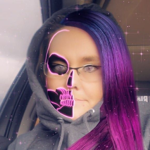 Profile Picture of Cassandra Harris singleton (@cassandrahar280) on Poshmark