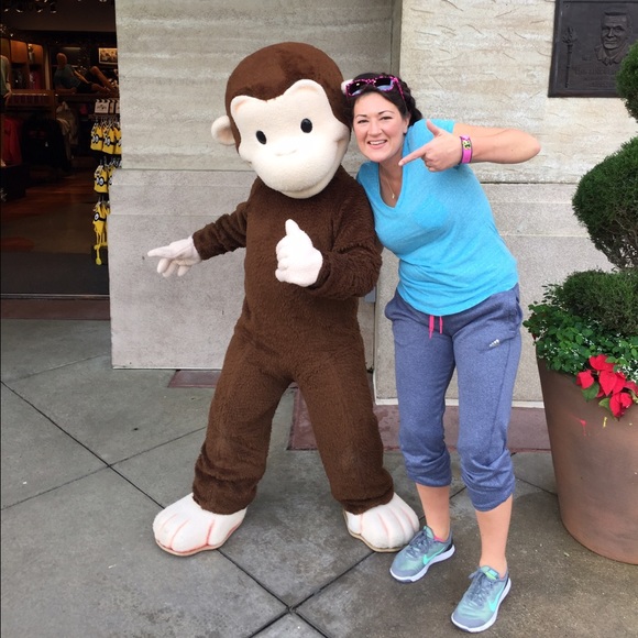 Profile Picture of M Wells (@meganhale83) on Poshmark