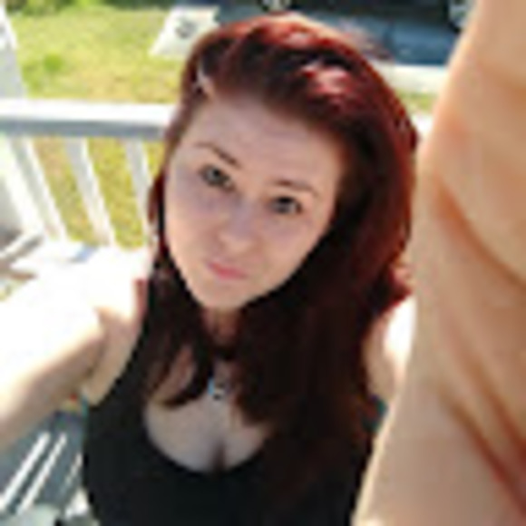 Profile Picture of Amanda Willis (@lilmarie1990) on Poshmark