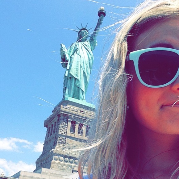 Profile Picture of Allison Dixon (@dixonation101) on Poshmark