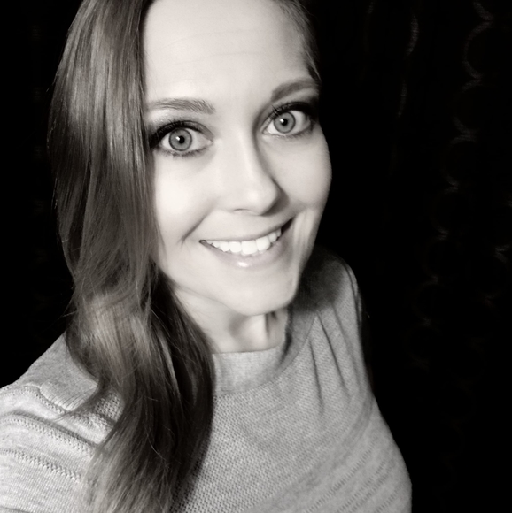 Mandy Powers - Poshmark Profile Picture of Mandy Powers (@mandywid85) on Poshmark