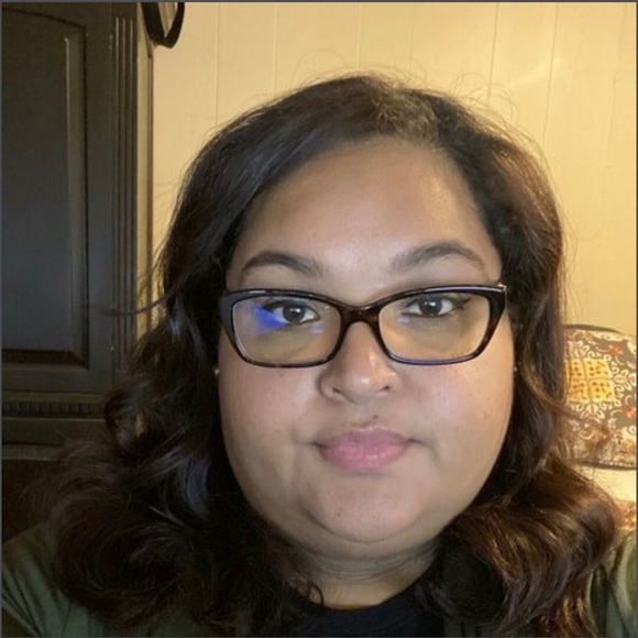 Profile Picture of Janet Anselmi (@janselmi1220) on Poshmark