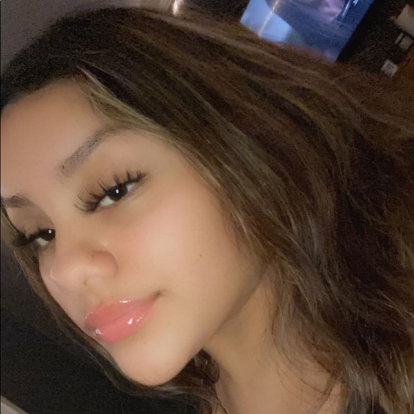 Profile Picture of Ashley Ramos (@ashleyramos198) on Poshmark