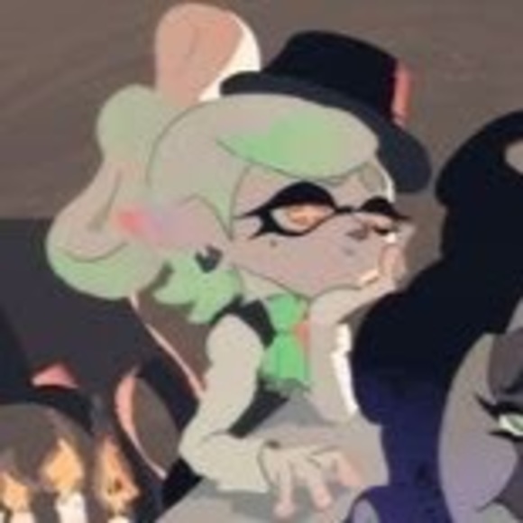 Profile Picture of Vivien Drevis (@viviennqwerty) on Poshmark