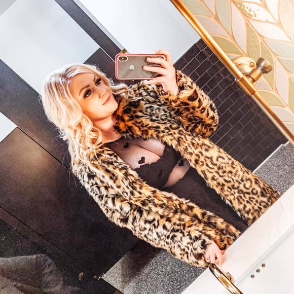 Profile Picture of Paige Deblauw (@pdeblauw) on Poshmark