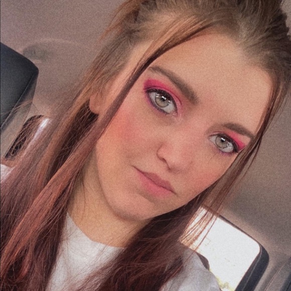 Profile Picture of Shawnee Unruh (@stylesbystorm) on Poshmark