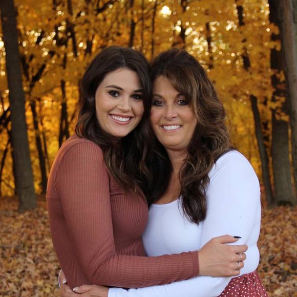 Profile Picture of Jennifer Malwitz (@j_malwitz) on Poshmark