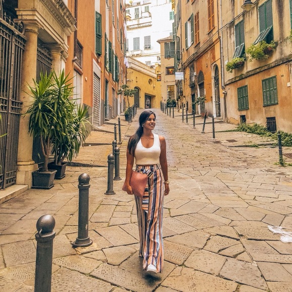 Profile Picture of Camila Neira (@camineirah) on Poshmark