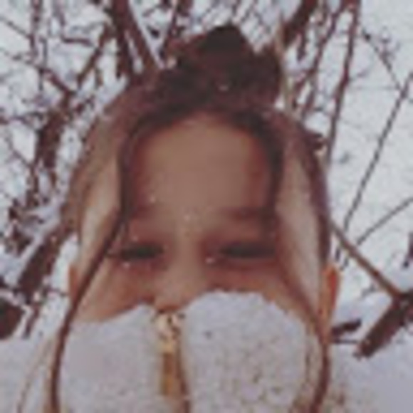 Profile Picture of Greta Dudenhoeffer (@misspusheen10) on Poshmark