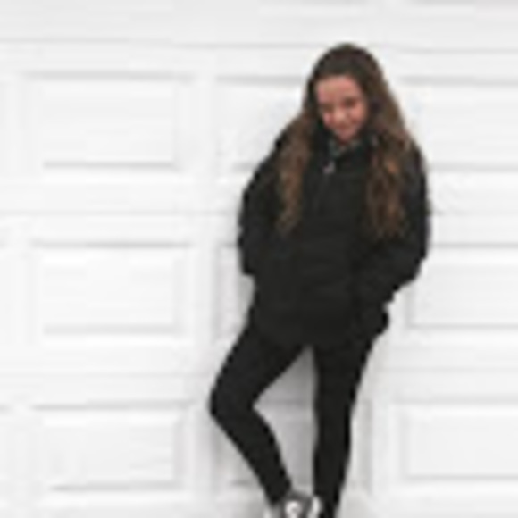 Profile Picture of Kileigh Blaine (@kileighgirl14) on Poshmark