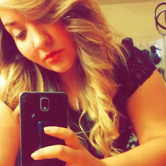 Profile Picture of Briana Navarro (@bnavarro30) on Poshmark