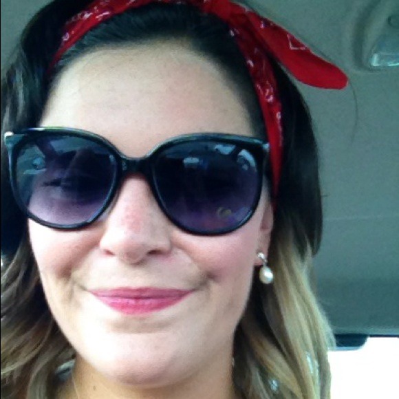Profile Picture of Julianne Cantrell (@jewlzcantrell) on Poshmark