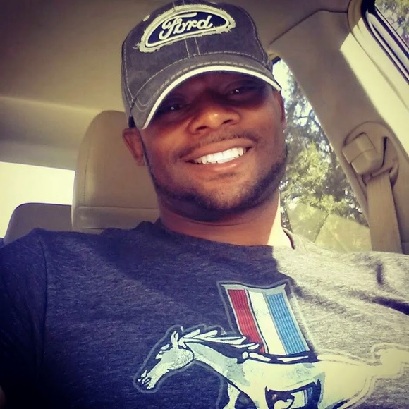 Profile Picture of Derrick Fields (@dfdfbright00) on Poshmark