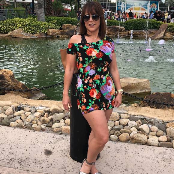 Profile Picture of Alziraida Lasalde (@alziraidal) on Poshmark