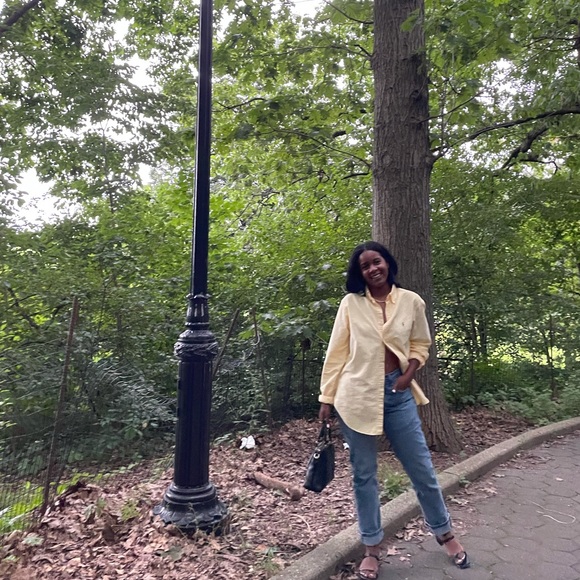 Profile Picture of Anelia Osias (@aneliascloset) on Poshmark