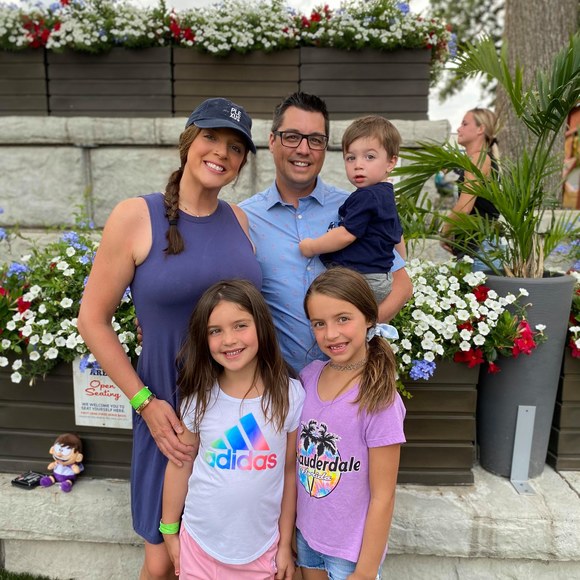 Profile Picture of Travis Becker (@travisbecker546) on Poshmark