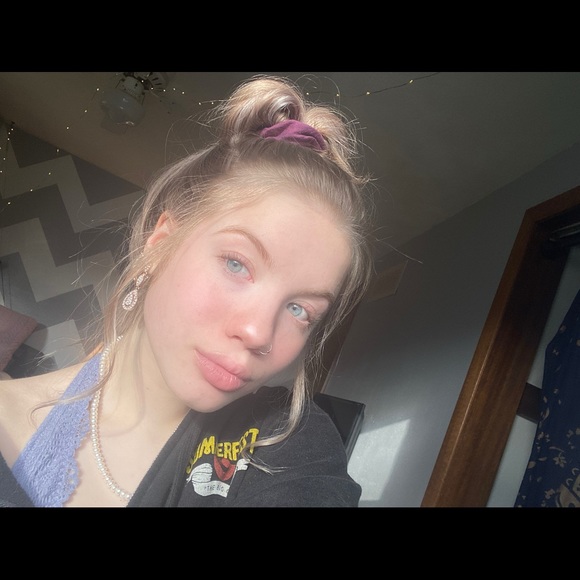 Profile Picture of Megan Schwien (@meganschwien) on Poshmark