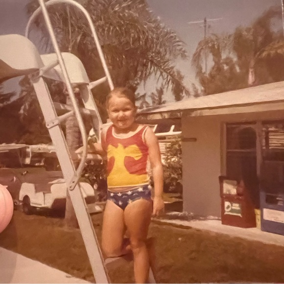 Profile Picture of Amber Wesser (@atomicamber) on Poshmark