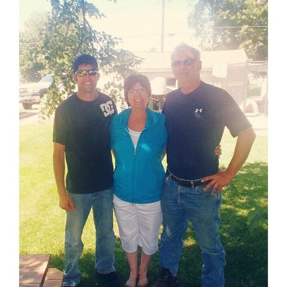 Profile Picture of Chad Henneberg (@chenneberg812) on Poshmark