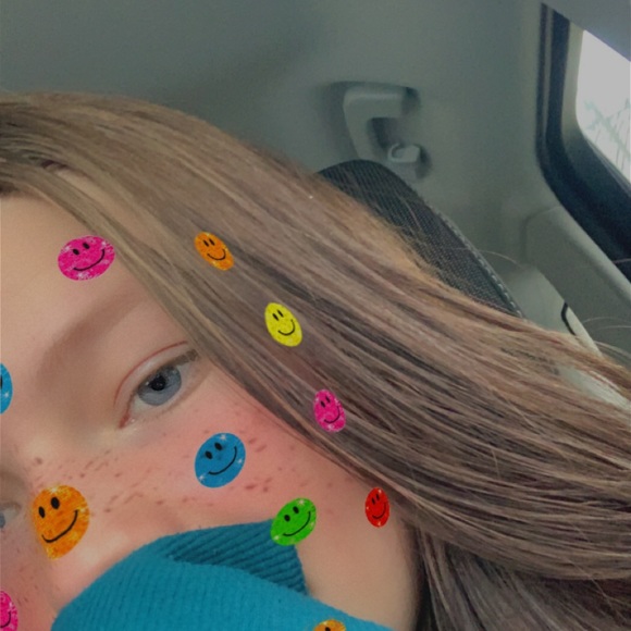 Profile Picture of Faith Brimicombe (@faith155) on Poshmark