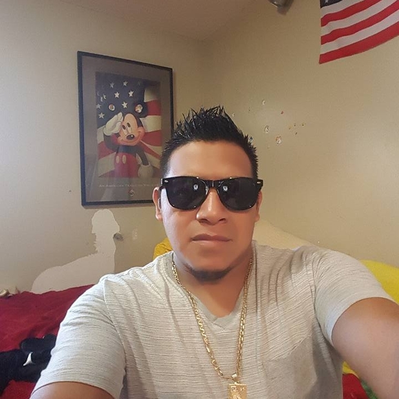 Profile Picture of Vasquez Vasquez (@vasquezvasqu344) on Poshmark