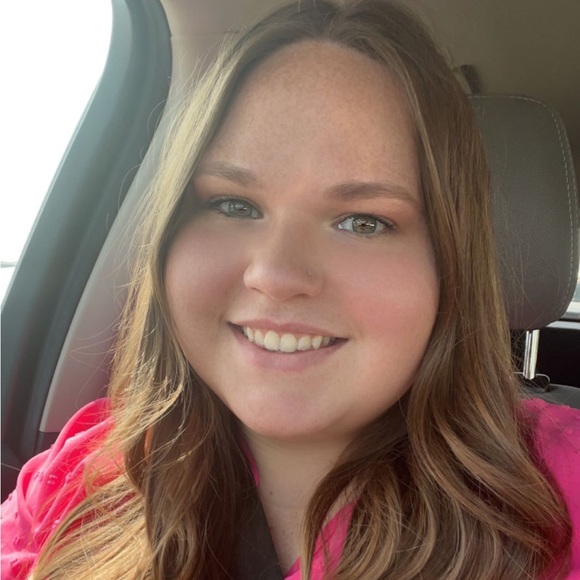 Profile Picture of Savannah Harper (@savannahharp155) on Poshmark