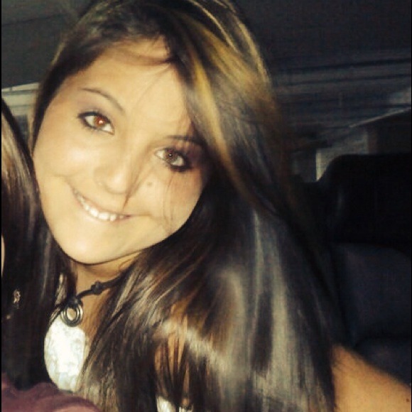 Profile Picture of Taylor Bobich (@taylorbobich17) on Poshmark