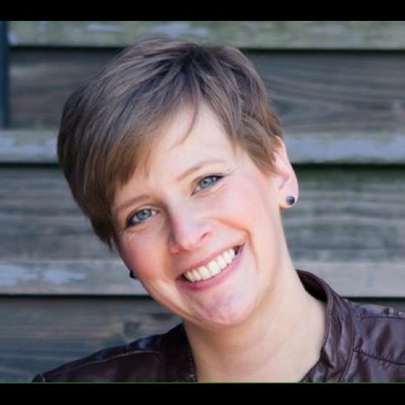 Profile Picture of Sarah Strzalka (@librariansarah) on Poshmark