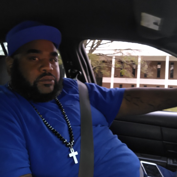 Profile Picture of Dandre Jones (@dandrejones830) on Poshmark