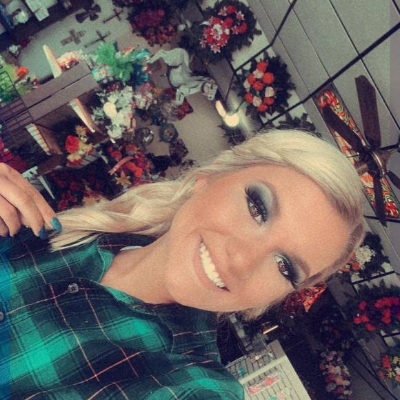 Profile Picture of Hannah Gammon (@hannah_gammon) on Poshmark