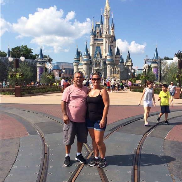 Profile Picture of Dina Travassos (@dtravassos) on Poshmark