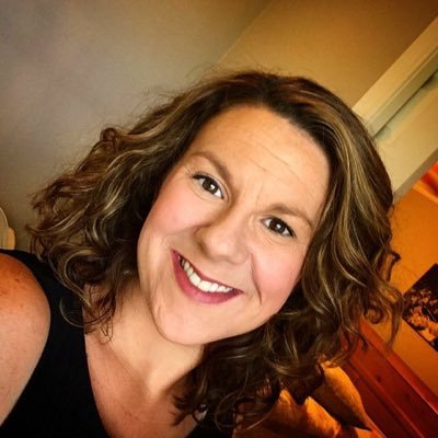 Profile Picture of Lindsay Bird (@lindsaybizz) on Twitter