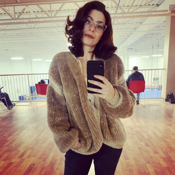 Profile Picture of Julia Umansky (@heyyjules) on Poshmark