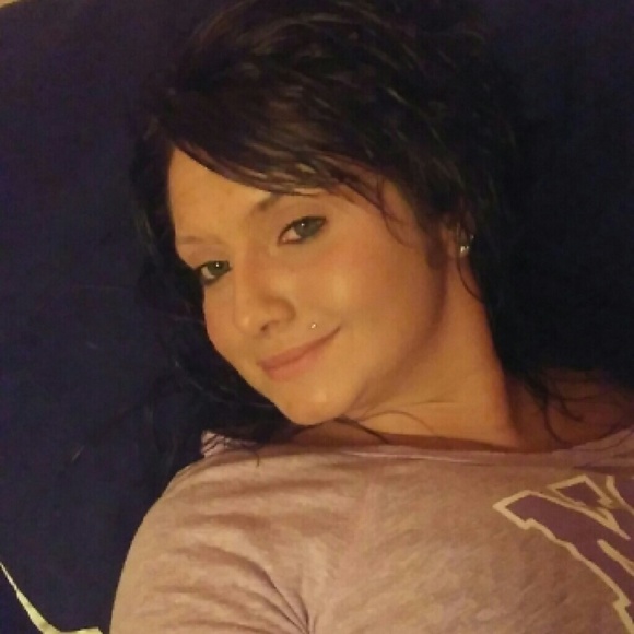 Profile Picture of Lacey Thornton (@laceythornton25) on Poshmark